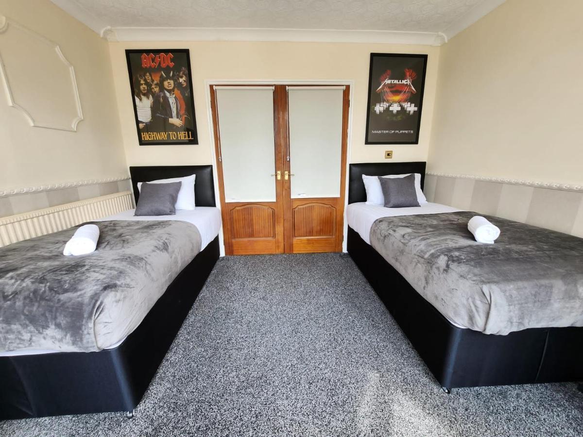 Sheldon Shared House Hotel Солихъл Екстериор снимка