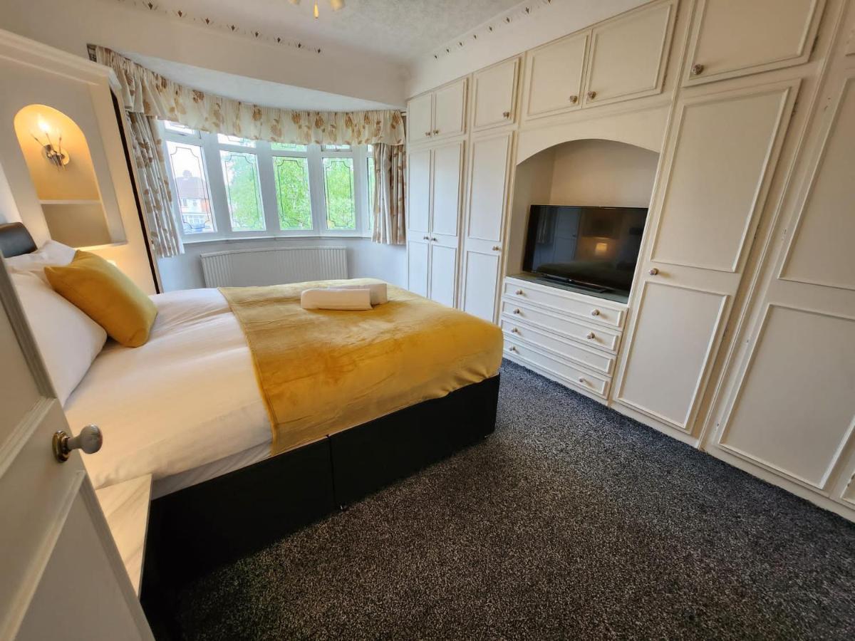 Sheldon Shared House Hotel Солихъл Екстериор снимка