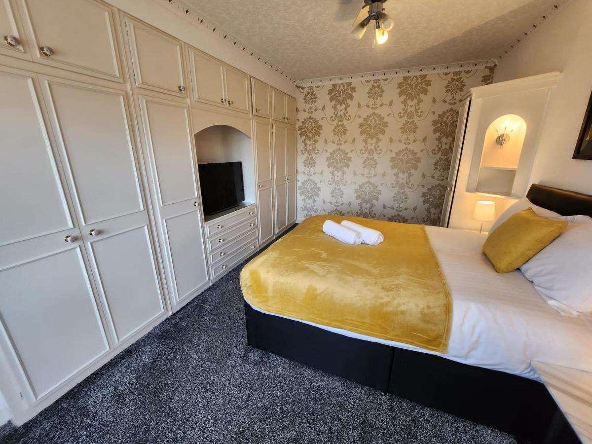 Sheldon Shared House Hotel Солихъл Екстериор снимка